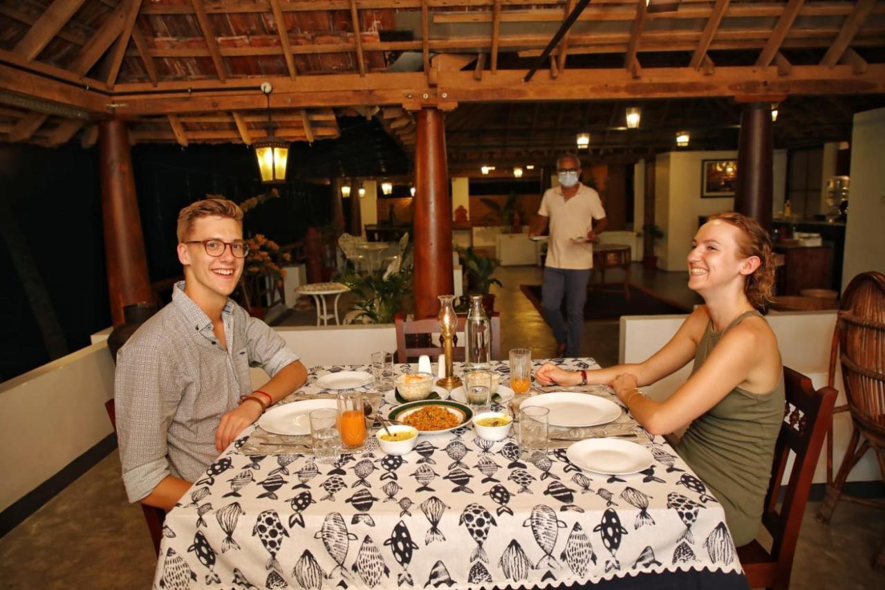 Vala House Hotell Cherai Beach Exteriör bild